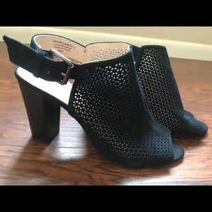 Tahari Black Peep Toe Sandal Buckled Heel Size 9